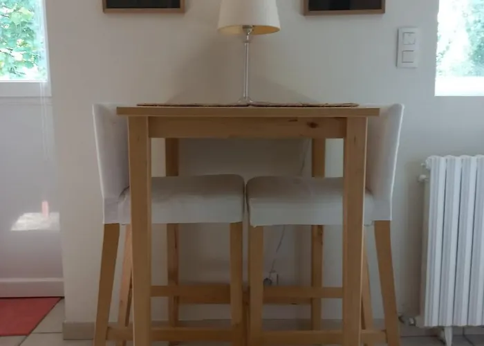 30 M2, 15 Minutes From Laval Bazougers